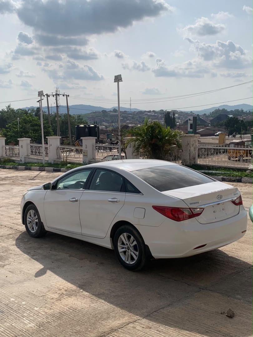 
								Distress.   🔥🔥🔥🔥.  3.7m  Hyundai Sonata 2013 everything blessed with chilling AC… registered 3.8 m yagazie… Cash needed asap.. Location is abuja full									