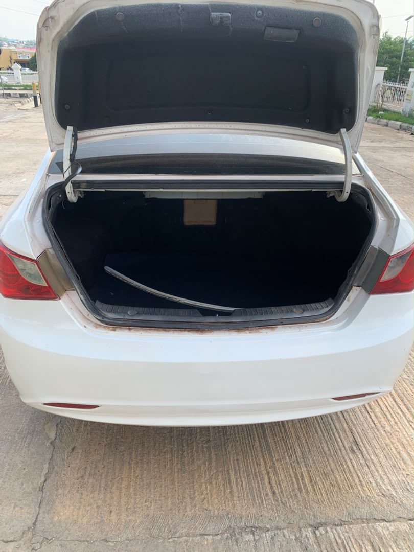 
								Distress.   🔥🔥🔥🔥.  3.7m  Hyundai Sonata 2013 everything blessed with chilling AC… registered 3.8 m yagazie… Cash needed asap.. Location is abuja full									