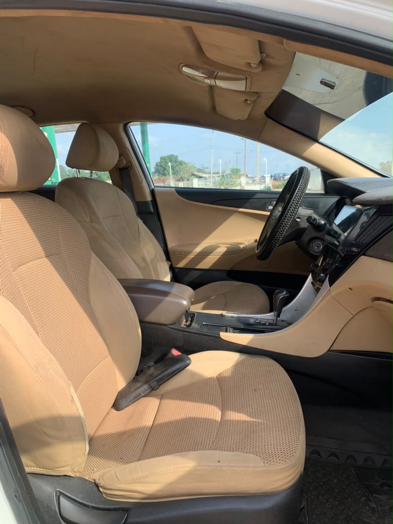 
								Distress.   🔥🔥🔥🔥.  3.7m  Hyundai Sonata 2013 everything blessed with chilling AC… registered 3.8 m yagazie… Cash needed asap.. Location is abuja full									