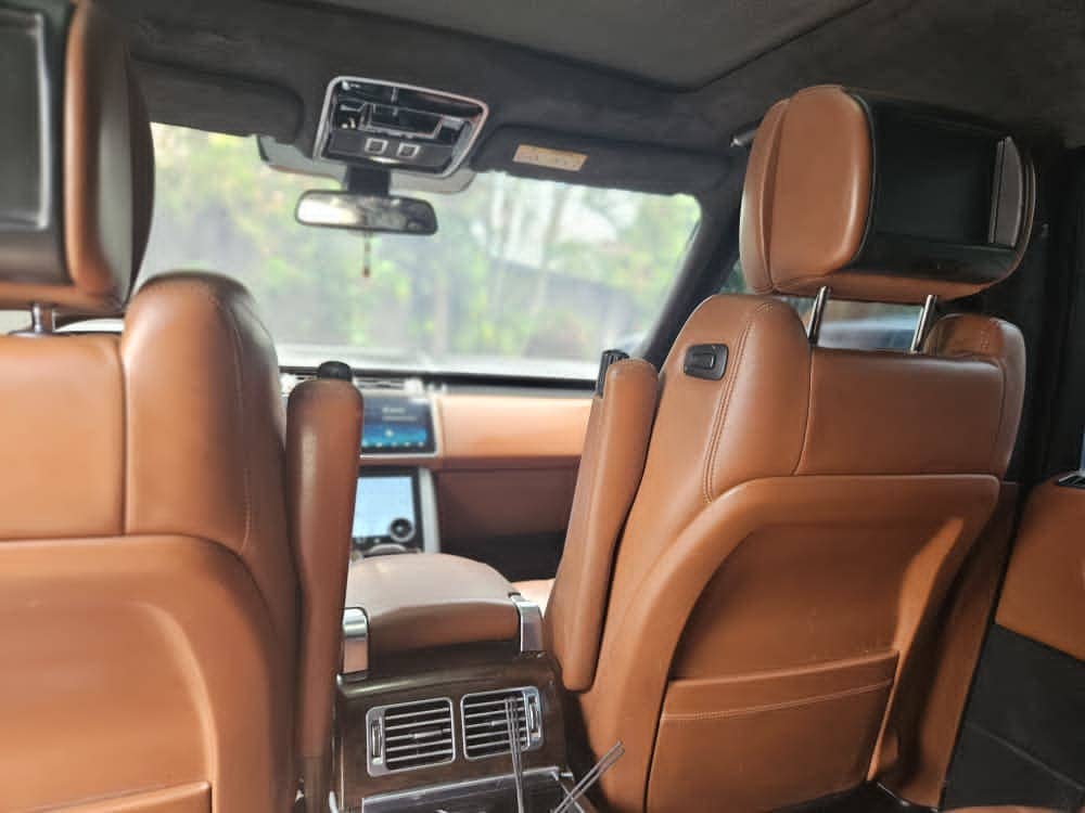 
								2014 RangeRover Vogue Autobiography, Full Option, luxury with Panoramic roof. Full duty. Abuja   30M full									
