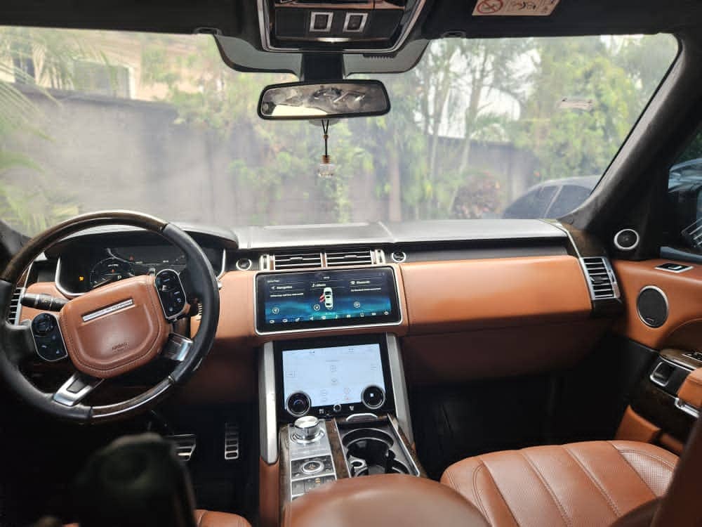 
								2014 RangeRover Vogue Autobiography, Full Option, luxury with Panoramic roof. Full duty. Abuja   30M full									