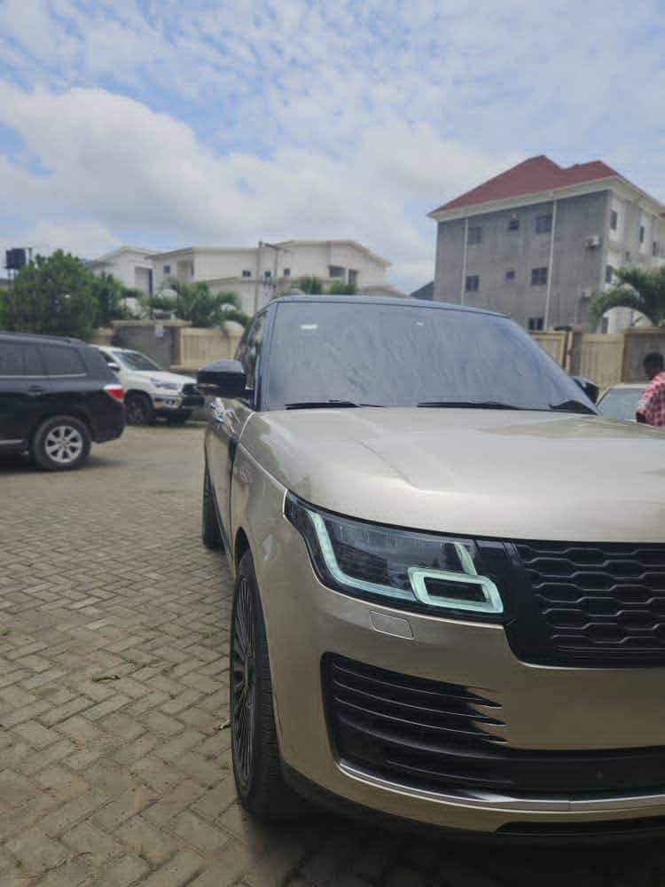2014 RangeRover Vogue Autobiography, Full Option, luxury with Panoramic roof. Full duty. Abuja   30M