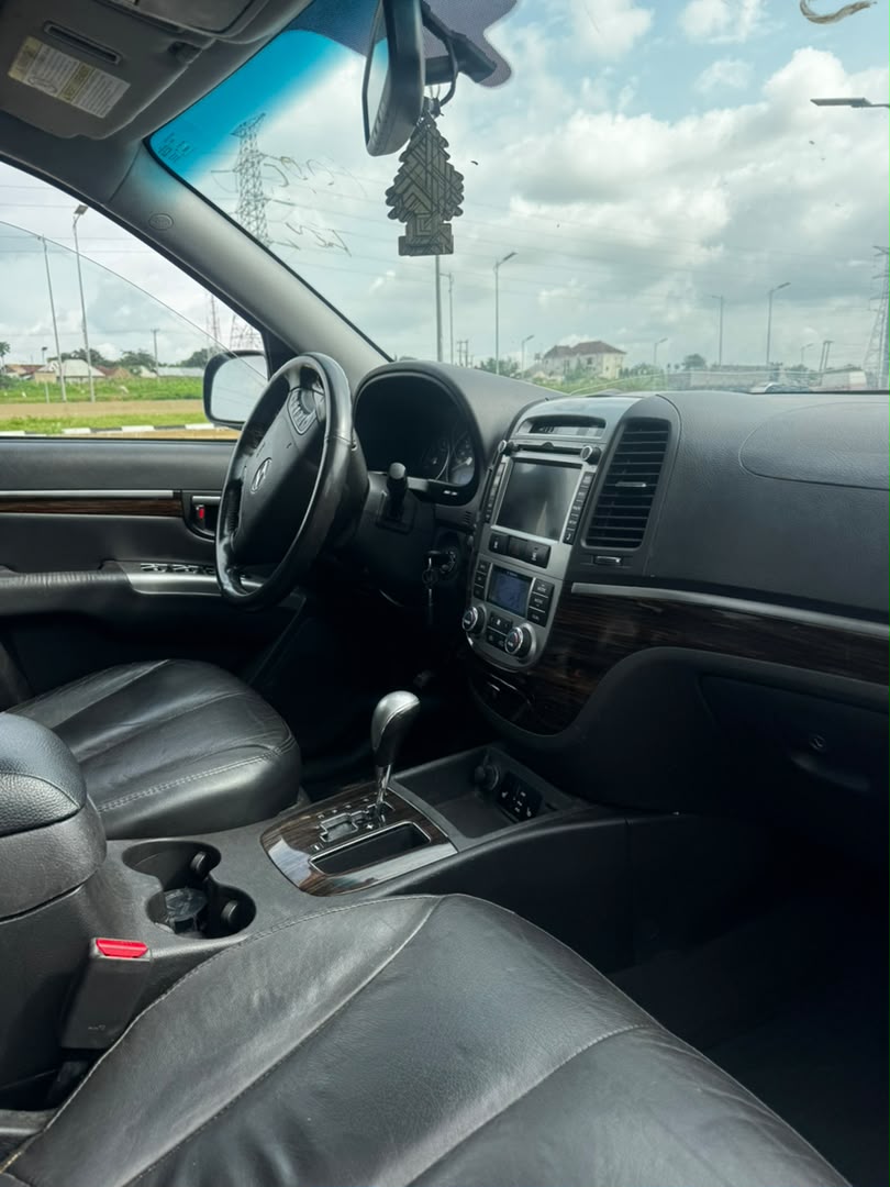 
								Giveaway Deal‼️‼️‼️ Grade A Foreign Used 2013/14 AWD Hyundai Santafe (Limited) car is in pristine condition (Key entry & Sunroof) with 2026 entry duty going for just 14.5m with me Lugbe Abuja📍 ZERO CHAIN DEAL full									