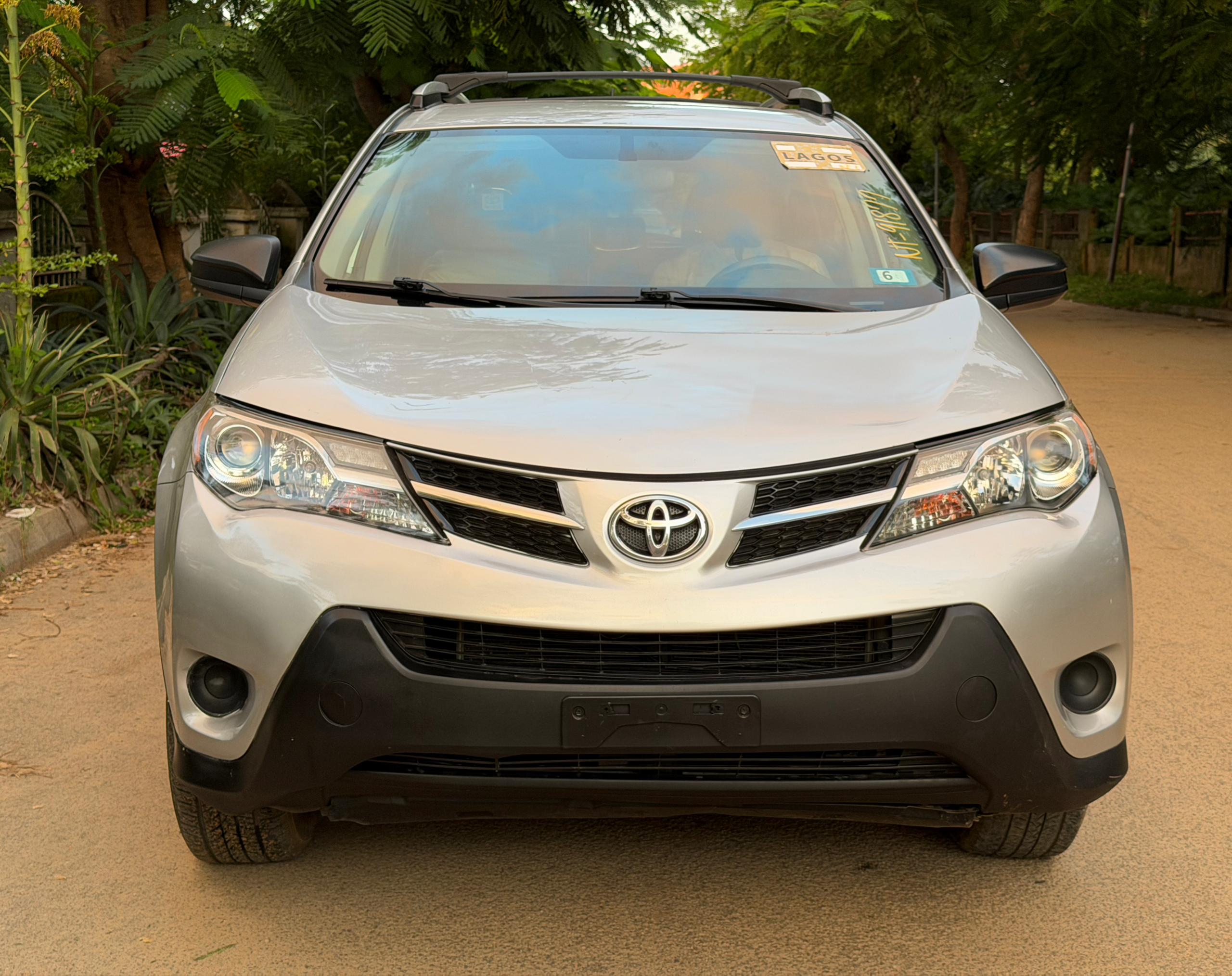 
								Extremely clean foreign used 2015 Toyota RAV4 LE with original Duty with nothing to fix going for just 18m 200k sambo abujadeal full									