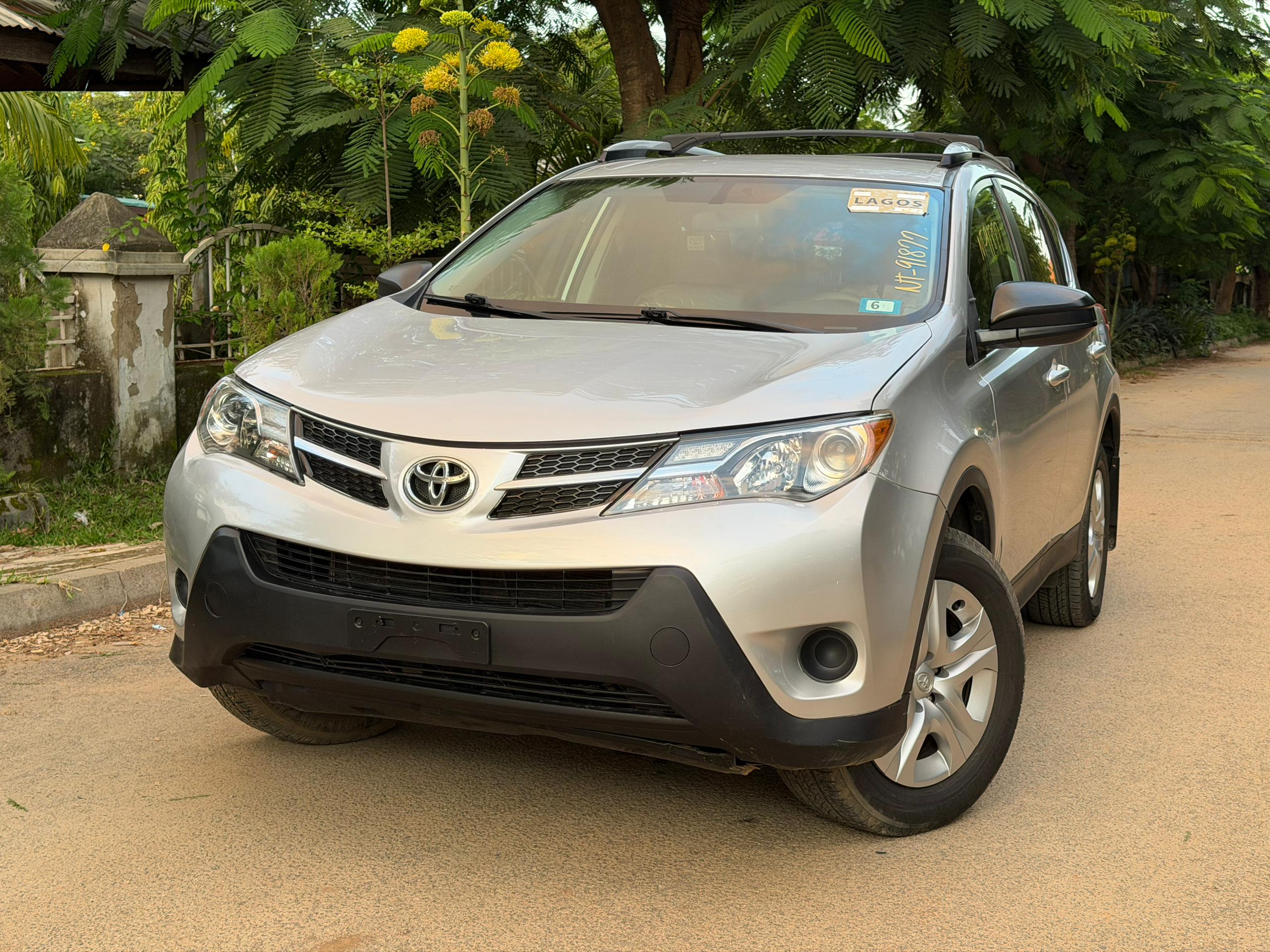 
								Extremely clean foreign used 2015 Toyota RAV4 LE with original Duty with nothing to fix going for just 18m 200k sambo abujadeal full									