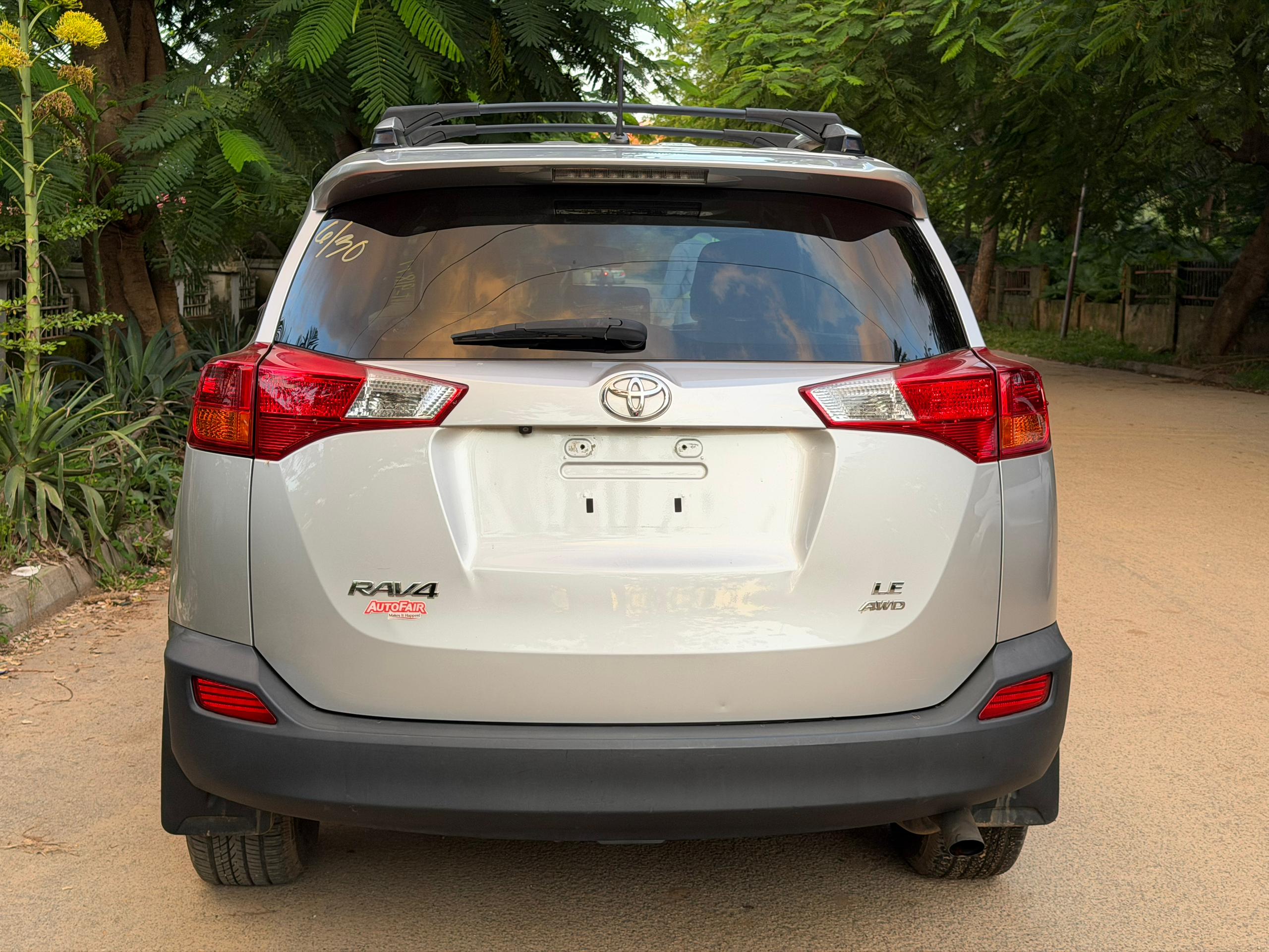 
								Extremely clean foreign used 2015 Toyota RAV4 LE with original Duty with nothing to fix going for just 18m 200k sambo abujadeal full									