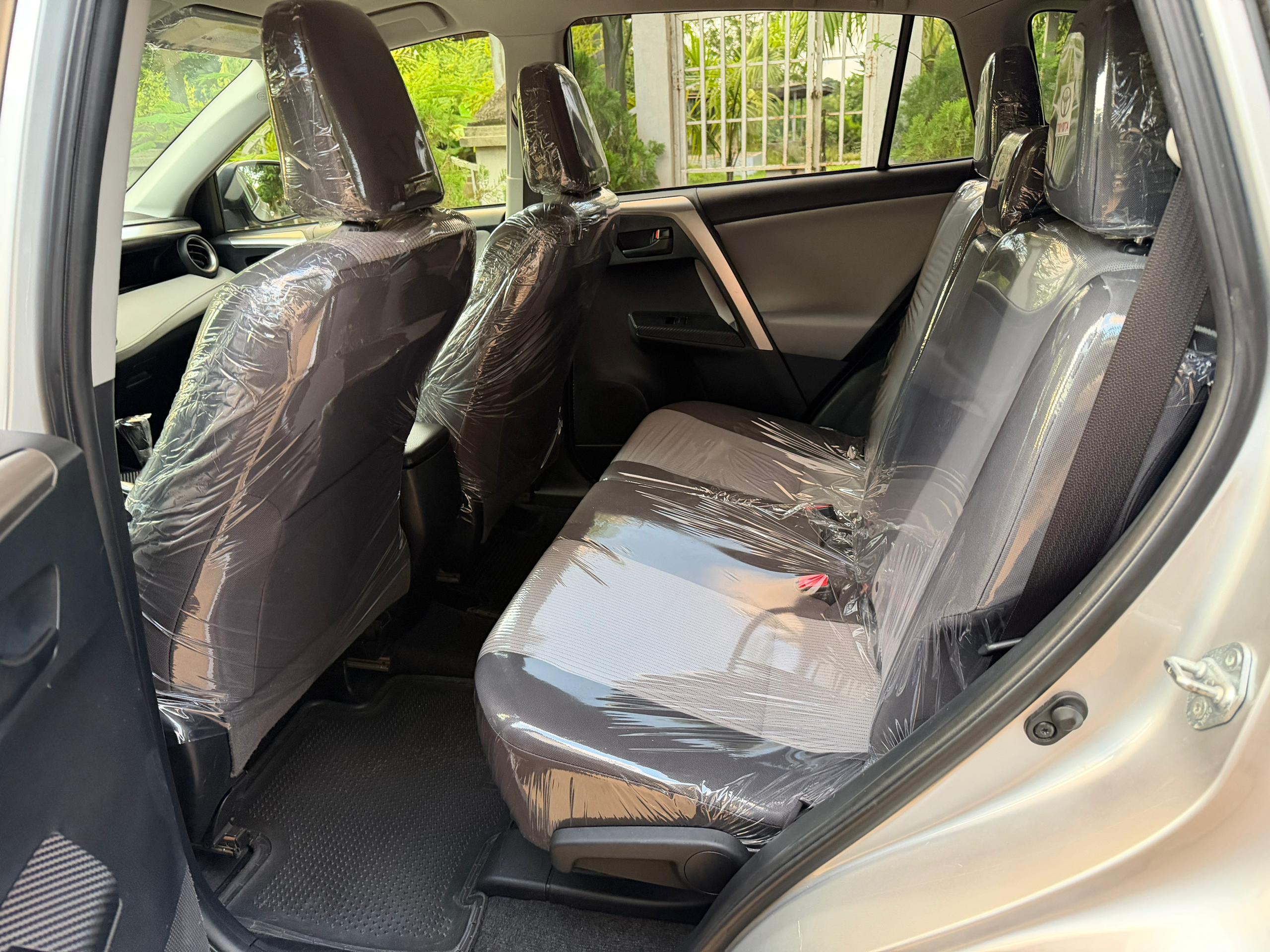 
								Extremely clean foreign used 2015 Toyota RAV4 LE with original Duty with nothing to fix going for just 18m 200k sambo abujadeal full									