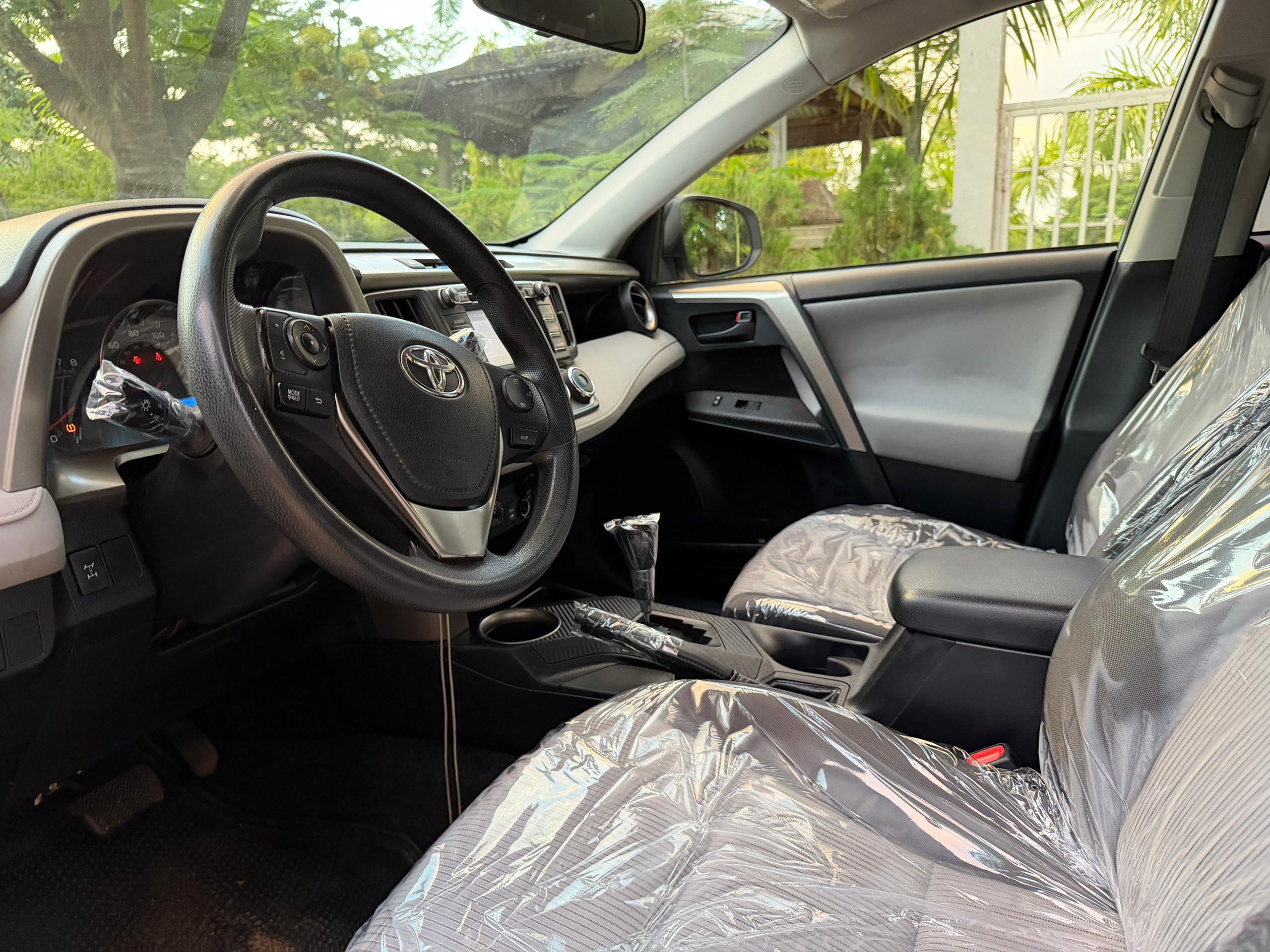 
								Extremely clean foreign used 2015 Toyota RAV4 LE with original Duty with nothing to fix going for just 18m 200k sambo abujadeal full									