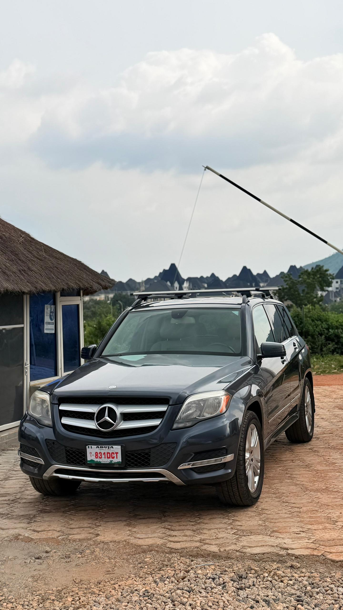 
								FOREIGN USED 2013 MERCEDEZ BENZ GLK350 4MATIC (BASIC OPTION) WITH PUSH TO START AND VERIFIED DUTY VALID FOR 16.5 MILLION NAIRA ONLY full									