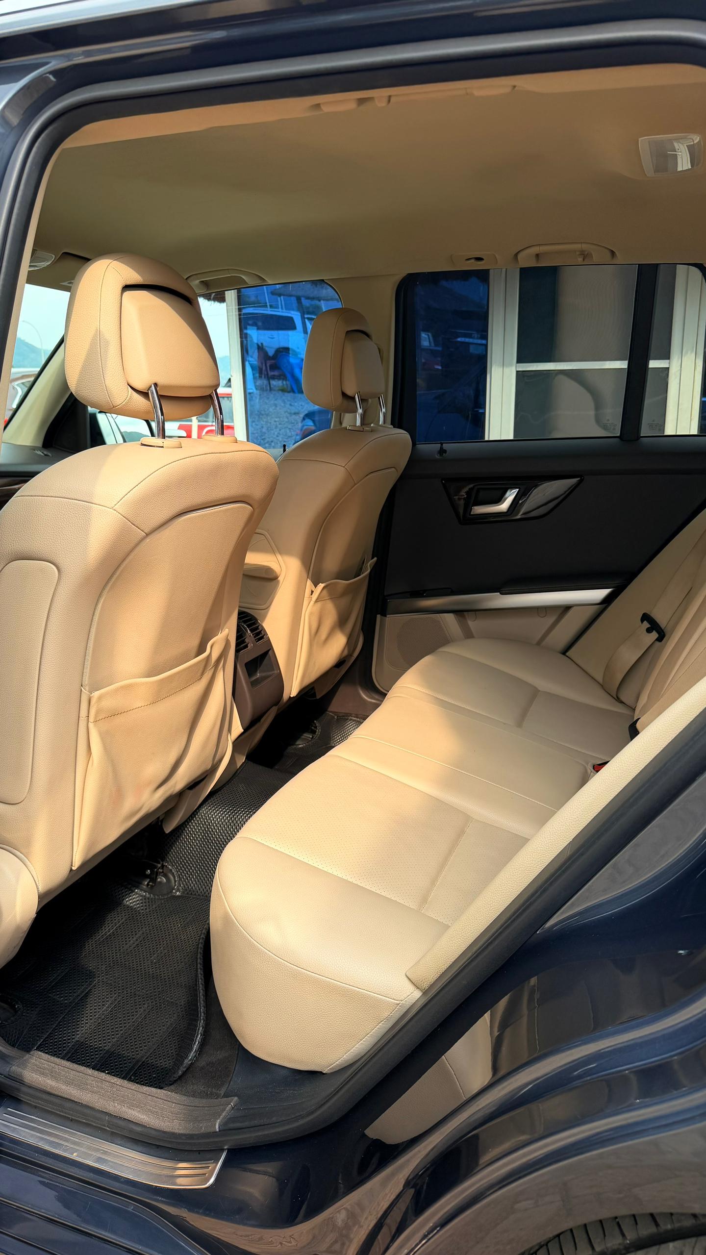 
								FOREIGN USED 2013 MERCEDEZ BENZ GLK350 4MATIC (BASIC OPTION) WITH PUSH TO START AND VERIFIED DUTY VALID FOR 16.5 MILLION NAIRA ONLY full									