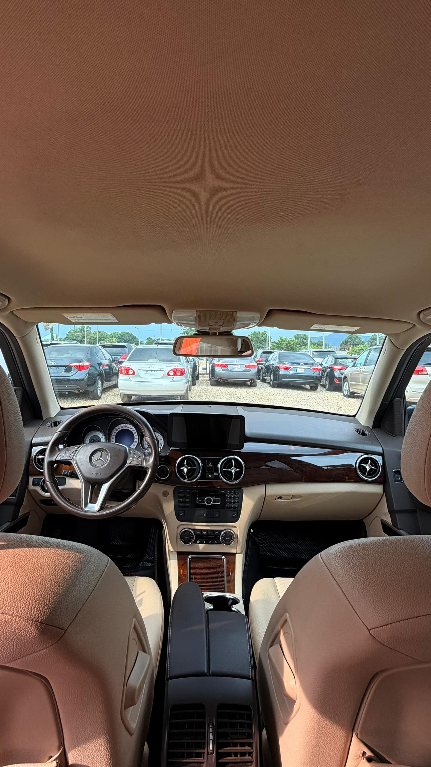 
								FOREIGN USED 2013 MERCEDEZ BENZ GLK350 4MATIC (BASIC OPTION) WITH PUSH TO START AND VERIFIED DUTY VALID FOR 16.5 MILLION NAIRA ONLY full									