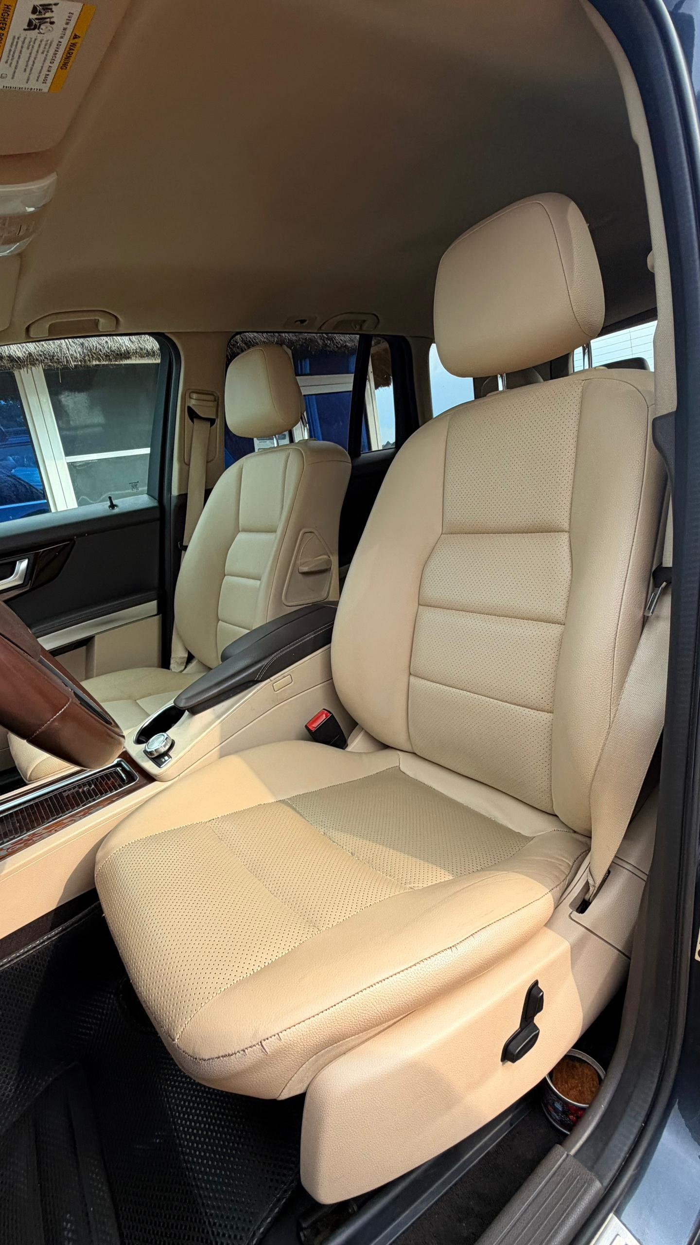 
								FOREIGN USED 2013 MERCEDEZ BENZ GLK350 4MATIC (BASIC OPTION) WITH PUSH TO START AND VERIFIED DUTY VALID FOR 16.5 MILLION NAIRA ONLY full									