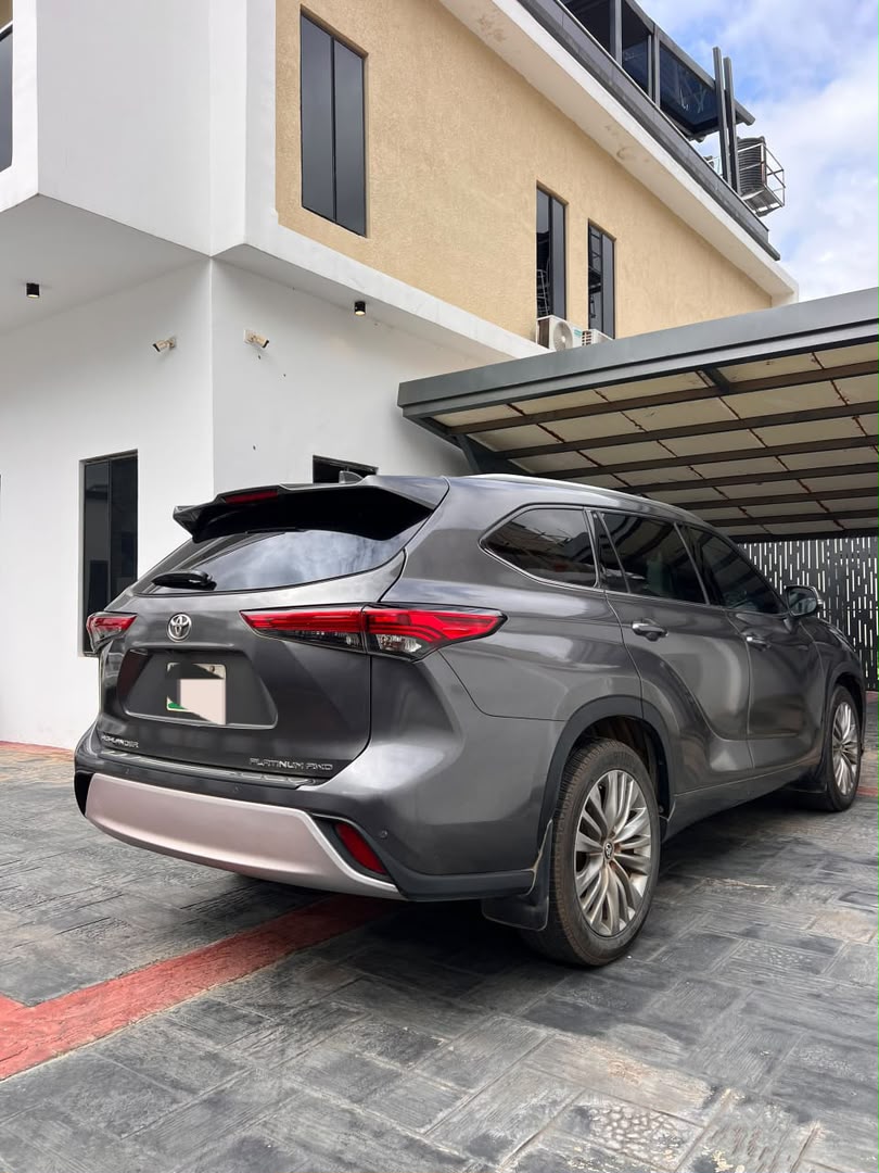 
								2023 Toyota Highlander  Used Registered  Platinum 4WD 360 Degree Camera  Full duty Abuja  55m full									
