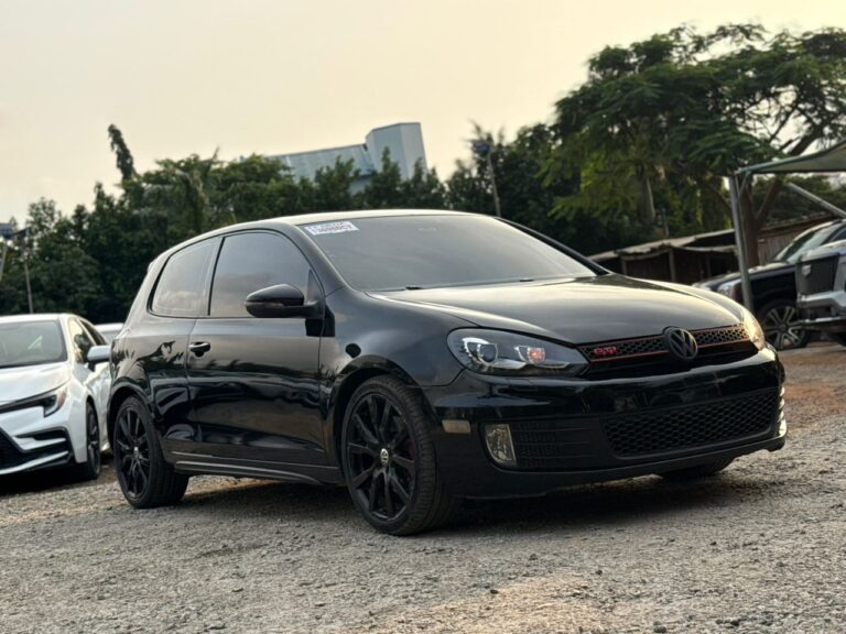Massive distress Sell foreign used Volkswagen Gold GTI 2013 for just 8.9m Abuja