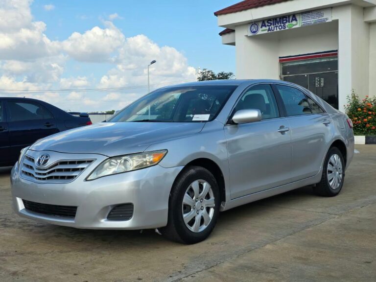 Awoof Deal: Highest Grade Foreign Used 2010 on belt Toyota camry LE with Aug 2026 Duty Accident free going for just 10.5m. Dashboard no dey gum everywhere sharp. Accident free.