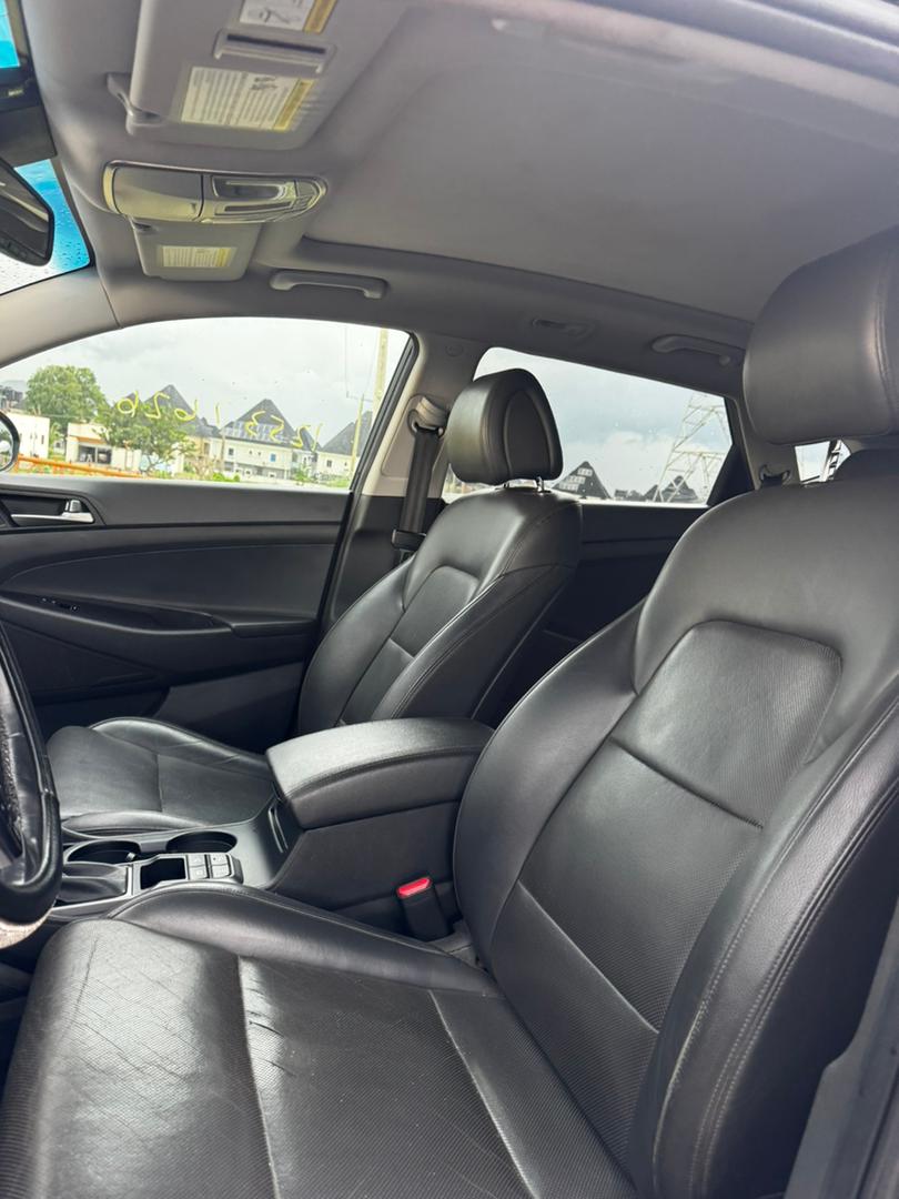 
								Giveaway Deal‼️‼️‼️ (163k Mileage) Grade A Foreign Used 2015/16 Hyundai Tucson (Unlimited AWD) car is in pristine condition (Nothing To Fix) fullest option (Keyless Power Booth Full Pano and more) with 2026 Entry Duty going for just 19.2m with our sambo (Moveable) Lugbe Abuja📍 ZERO CHAIN DEAL full									
