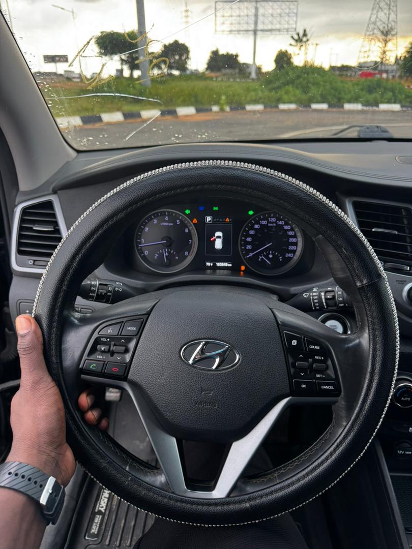 
								Giveaway Deal‼️‼️‼️ (163k Mileage) Grade A Foreign Used 2015/16 Hyundai Tucson (Unlimited AWD) car is in pristine condition (Nothing To Fix) fullest option (Keyless Power Booth Full Pano and more) with 2026 Entry Duty going for just 19.2m with our sambo (Moveable) Lugbe Abuja📍 ZERO CHAIN DEAL full									