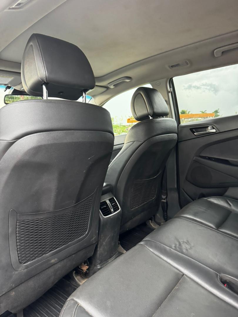 
								Giveaway Deal‼️‼️‼️ (163k Mileage) Grade A Foreign Used 2015/16 Hyundai Tucson (Unlimited AWD) car is in pristine condition (Nothing To Fix) fullest option (Keyless Power Booth Full Pano and more) with 2026 Entry Duty going for just 19.2m with our sambo (Moveable) Lugbe Abuja📍 ZERO CHAIN DEAL full									