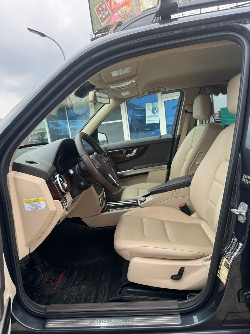 
								FOREIGN USED 2013 MERCEDEZ BENZ GLK350 4MATIC (BASIC OPTIONS) WITH KEY TO START AND VERIFIED DUTY VALID FOR 16.5 MILLION NAIRA ONLY full									