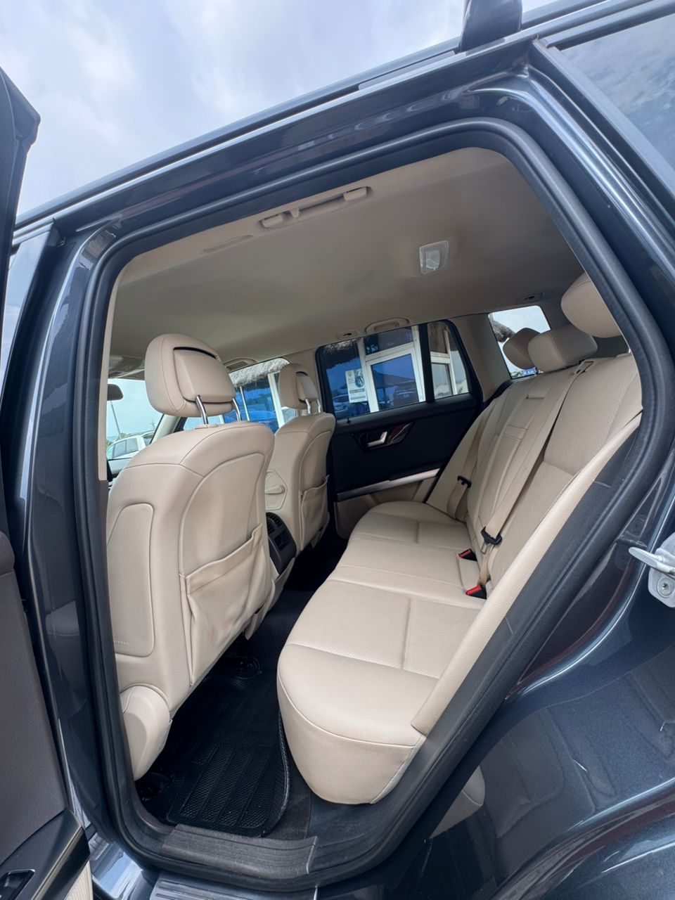 
								FOREIGN USED 2013 MERCEDEZ BENZ GLK350 4MATIC (BASIC OPTIONS) WITH KEY TO START AND VERIFIED DUTY VALID FOR 16.5 MILLION NAIRA ONLY full									
