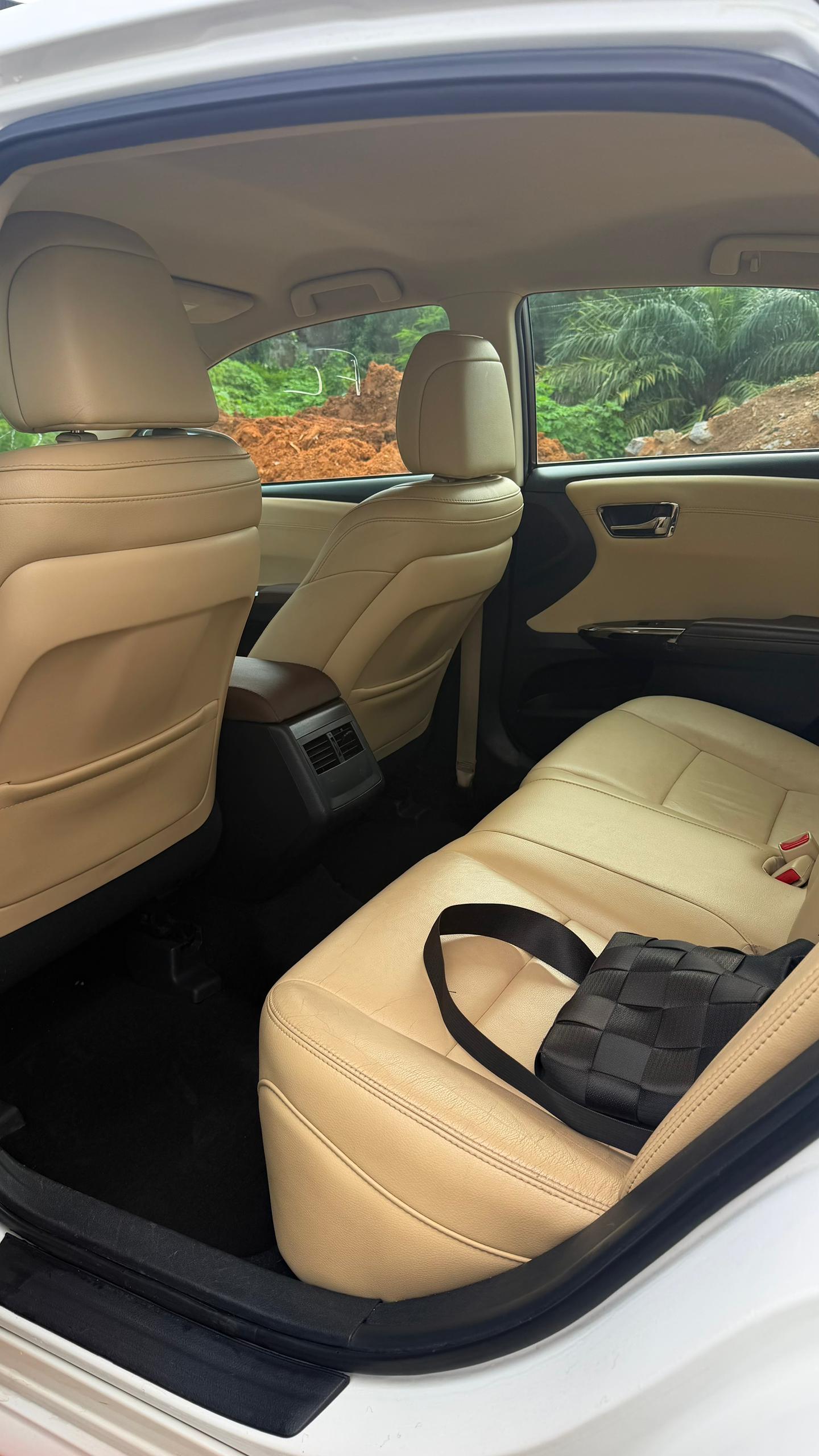 
								FOREIGN USED 2016 TOYOTA AVALON XLE WITH PUSH TO START AC FREEZING 🥶 AND VERIFIED DUTY VALID FOR 19.5 MILLION NAIRA ONLY full									