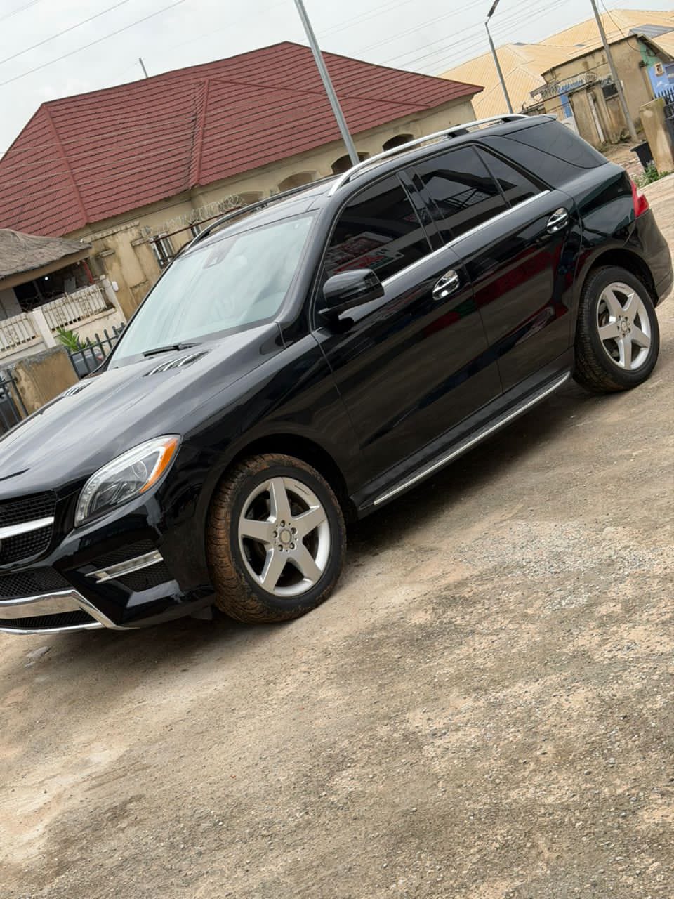 
								Super clean distress ML400 2015  Price 15.5m full									