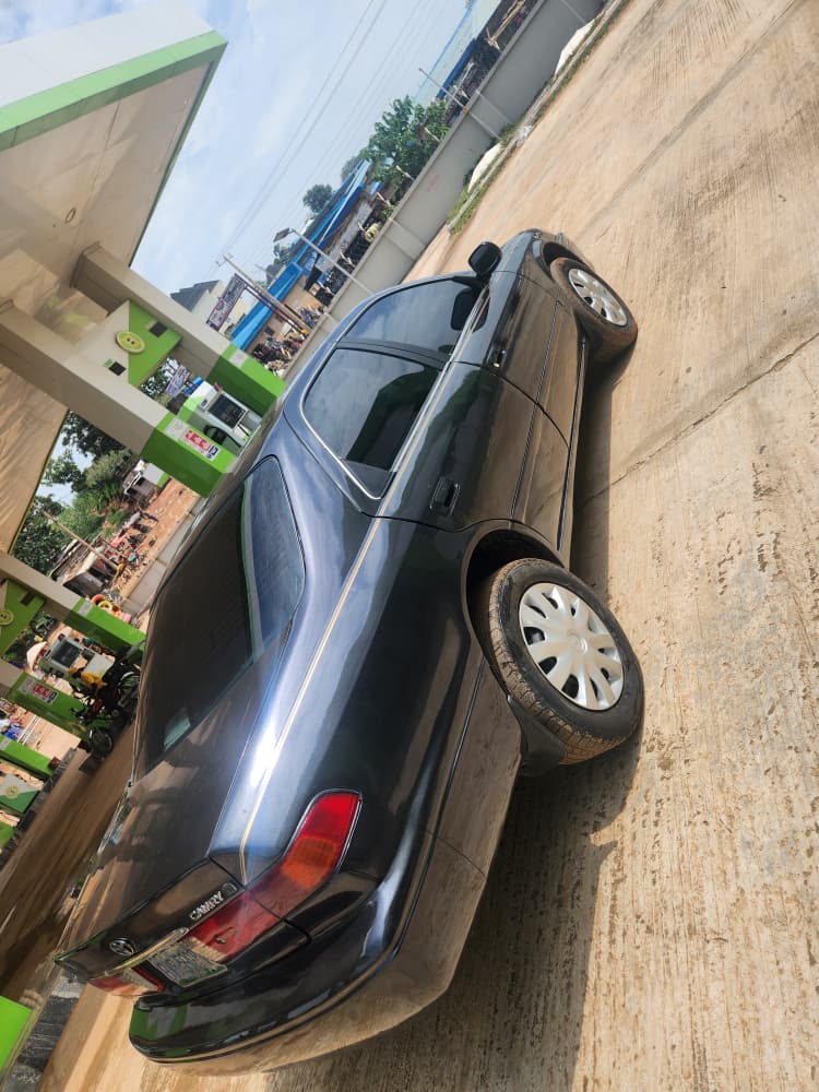 
								Belgium standard Toyota camry big light engine and gear untempared ac chilling 2.6 location karu Abuja full									