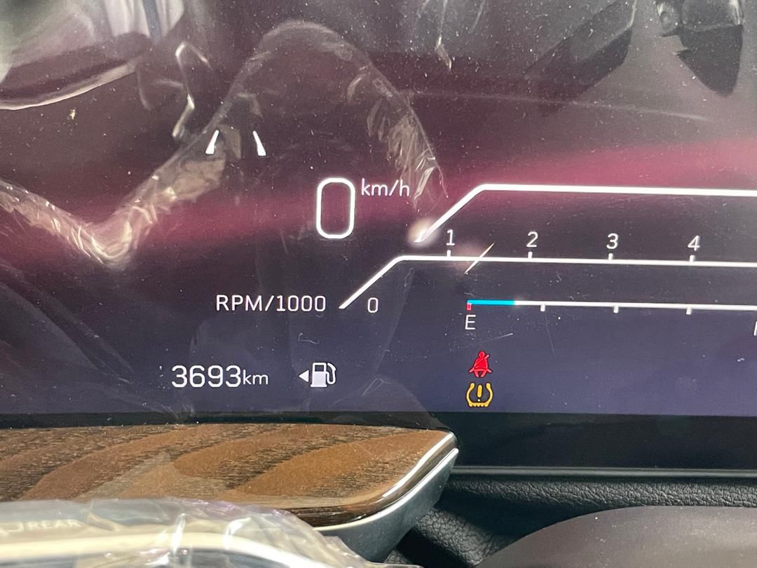 
								Distress alert ,2025/26 brandnew platinum edition escalade value 500m distress at 355m now ,with duty hurry now full									