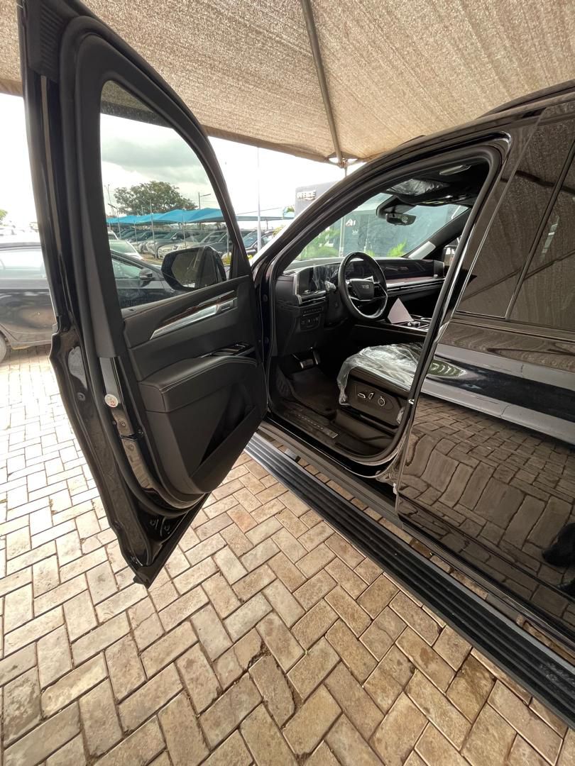 
								Distress alert ,2025/26 brandnew platinum edition escalade value 500m distress at 355m now ,with duty hurry now full									