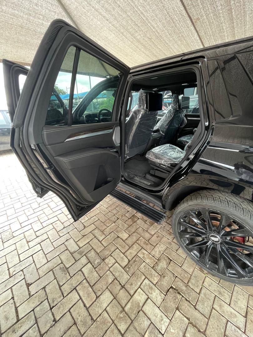 
								Distress alert ,2025/26 brandnew platinum edition escalade value 500m distress at 355m now ,with duty hurry now full									