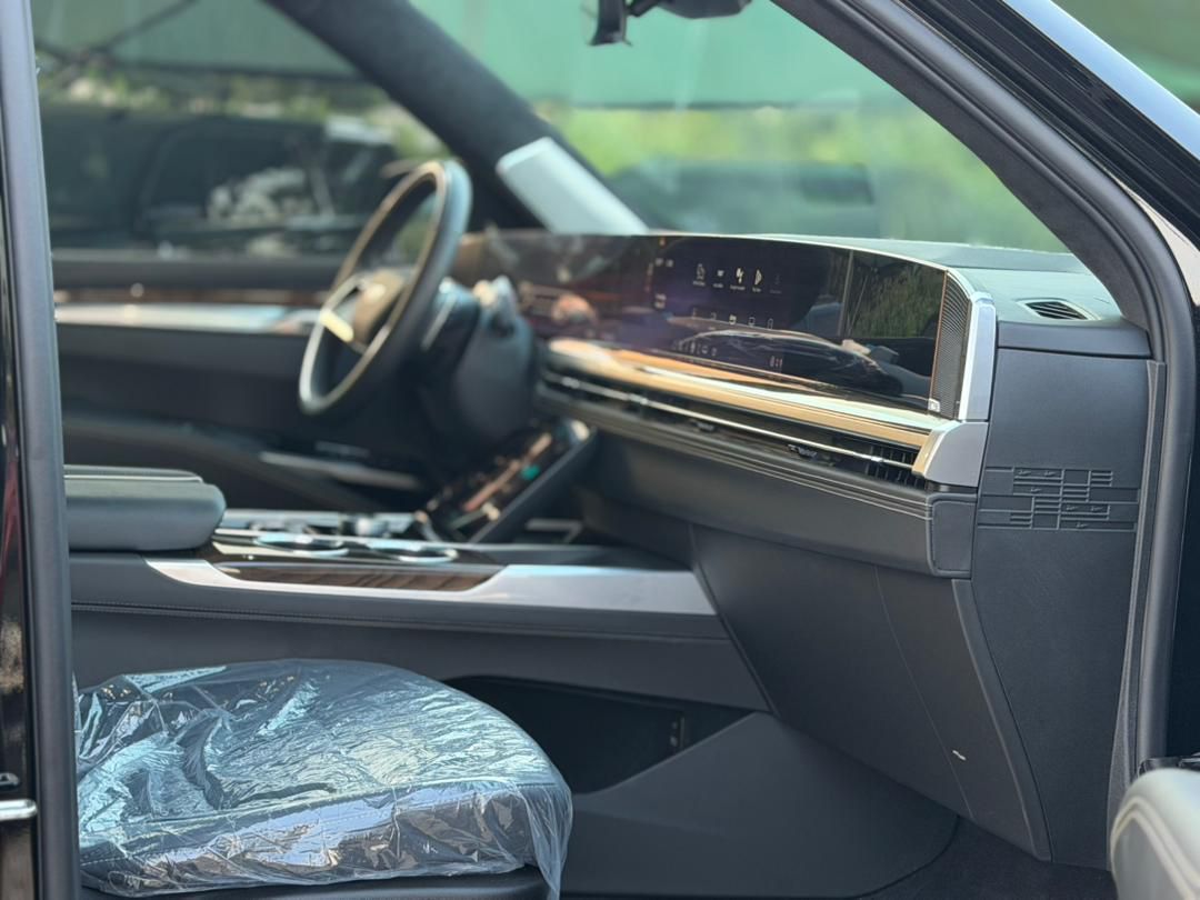 
								Distress alert ,2025/26 brandnew platinum edition escalade value 500m distress at 355m now ,with duty hurry now full									