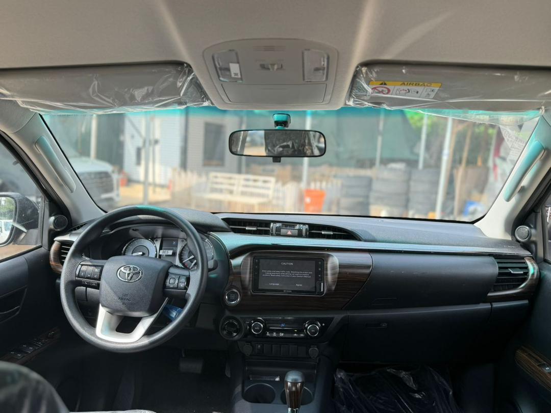 
								Brand new 2025 Hilux SRS Automatic with Duty for 73m Abuja full									