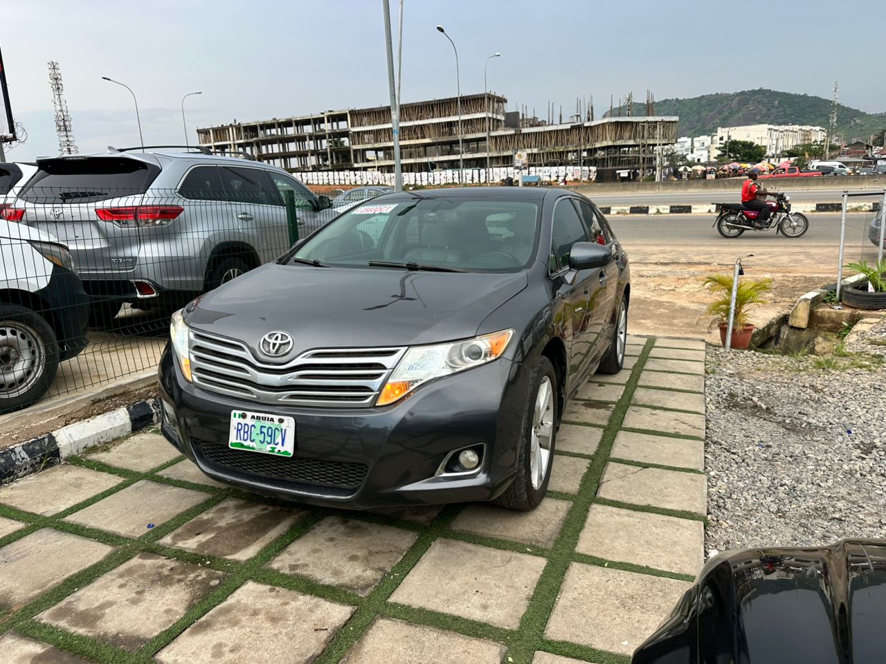 
								Full option XLE Venza 2010 model now available.. first body paint with duty 9.7m only full									