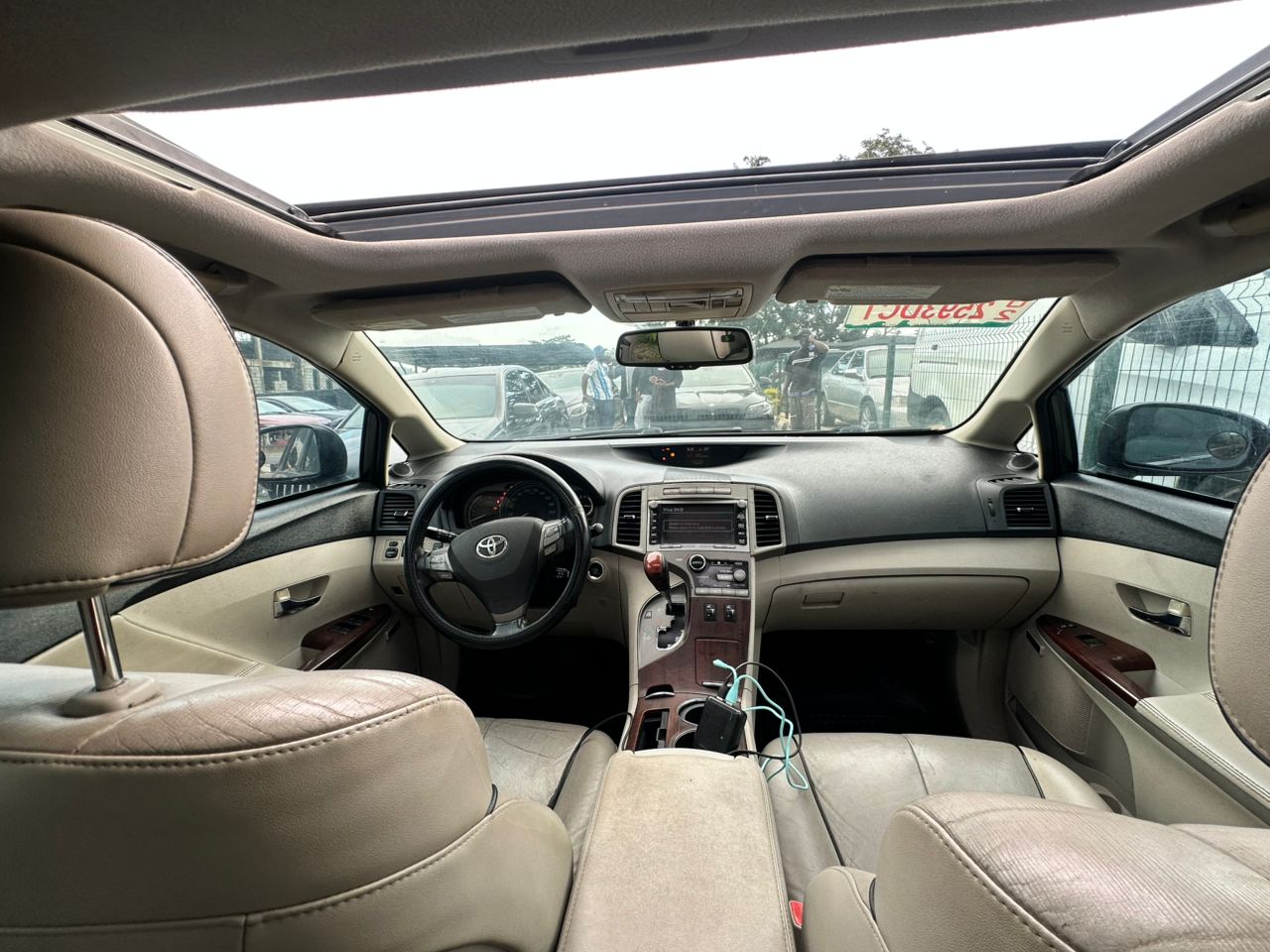 
								Full option XLE Venza 2010 model now available.. first body paint with duty 9.7m only full									