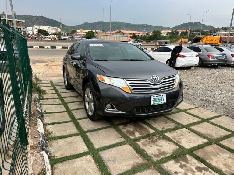 Full option XLE Venza 2010 model now available.. first body paint with duty 9.7m only