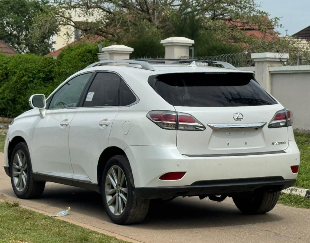
								Distress sales ❌❌Direct Belgium 🇧🇪 Lexus RX350 2013 model Everything perfect Accident 🆓 original 📑 going for JUST 23m only full									