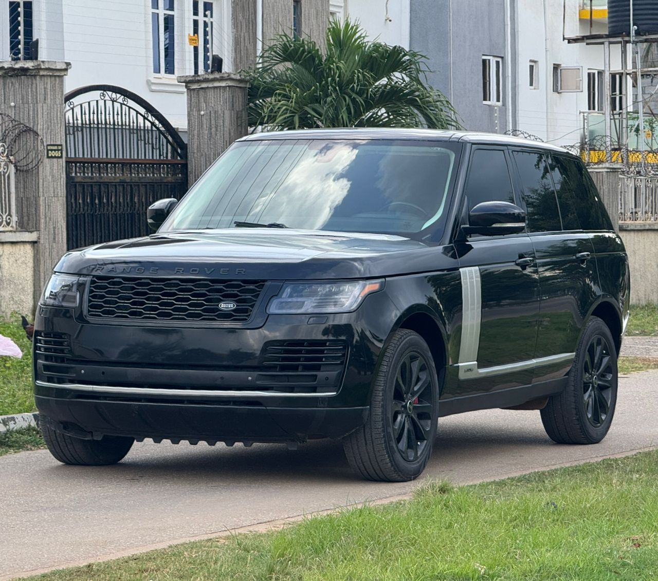 
								Urgent sales ‼️ 2025 Entry 2013 Neatly facelifted Range Rover Sport HSE car is in pristine condition (Nothing To Fix) fullest option (Keyless Double pano and more) with original duty going for just 23.5m come for inspection and payment before you hear sold full									
