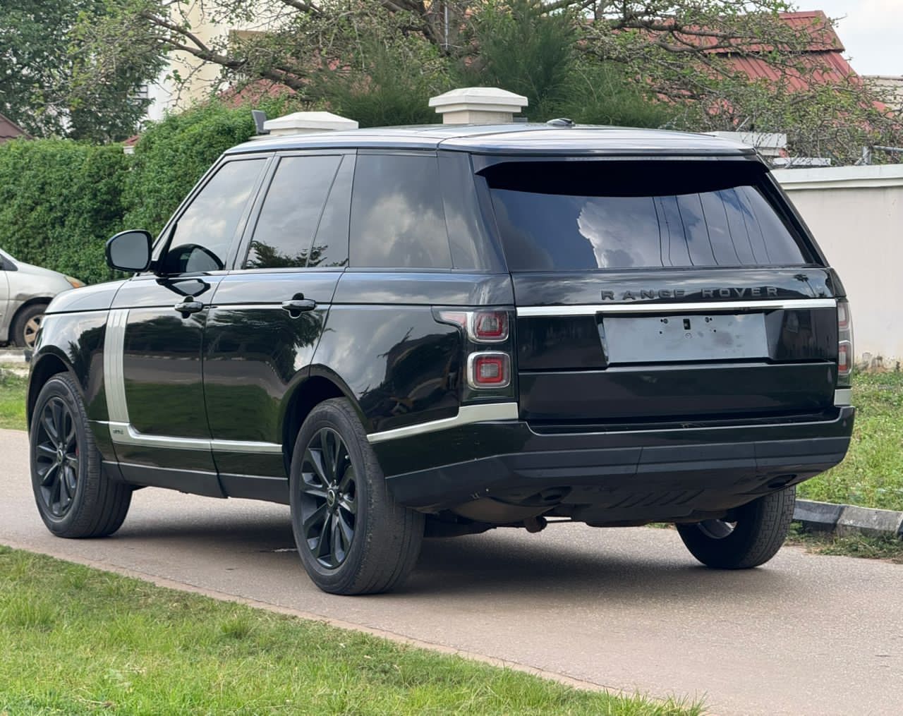 
								Urgent sales ‼️ 2025 Entry 2013 Neatly facelifted Range Rover Sport HSE car is in pristine condition (Nothing To Fix) fullest option (Keyless Double pano and more) with original duty going for just 23.5m come for inspection and payment before you hear sold full									