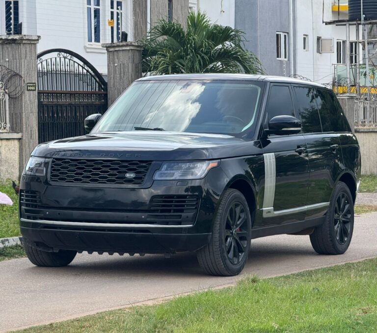 Urgent sales ‼️ 2025 Entry 2013 Neatly facelifted Range Rover Sport HSE car is in pristine condition (Nothing To Fix) fullest option (Keyless Double pano and more) with original duty going for just 23.5m come for inspection and payment before you hear sold