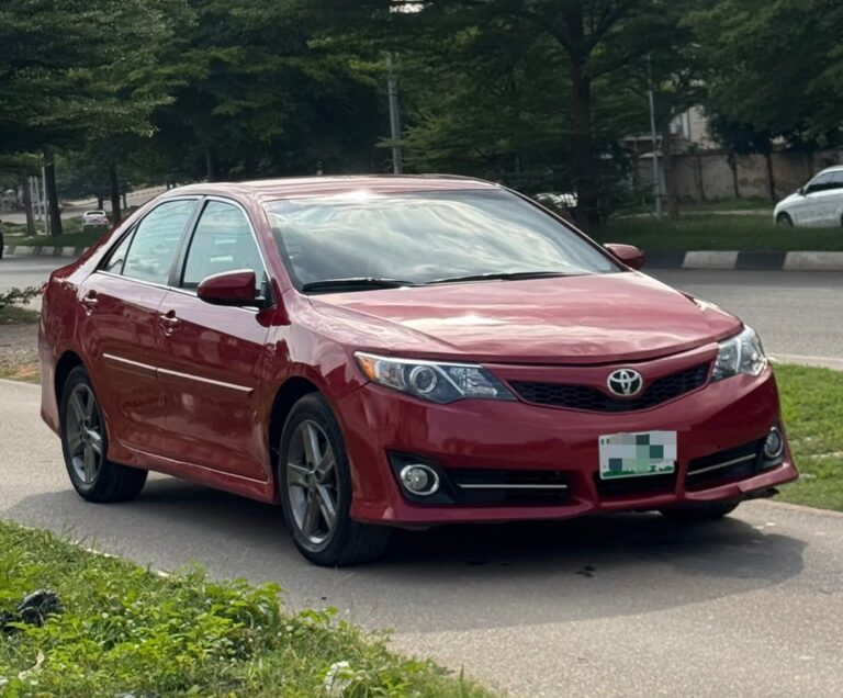 Distress sales 🚨🚨Super clean ‼️ Belgium Excape Toyota camry SE 2014 untempered engine nd gear everything perfect going for 8.2 only