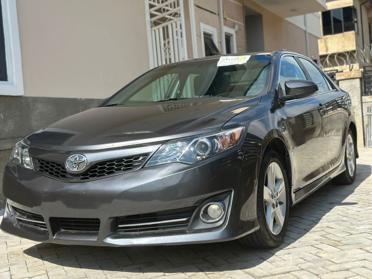 
								EXTREMELY SHARP  GRADE FOREIGN USED 2013 ON BELT TOYOTA CAMRY SE, MINT INTERIOR, NO SINGLE 9JA PAINT WITH UNTAMPARED ENGINE ND GEAR.GOING FOR JUST 13.5M ONLY full									