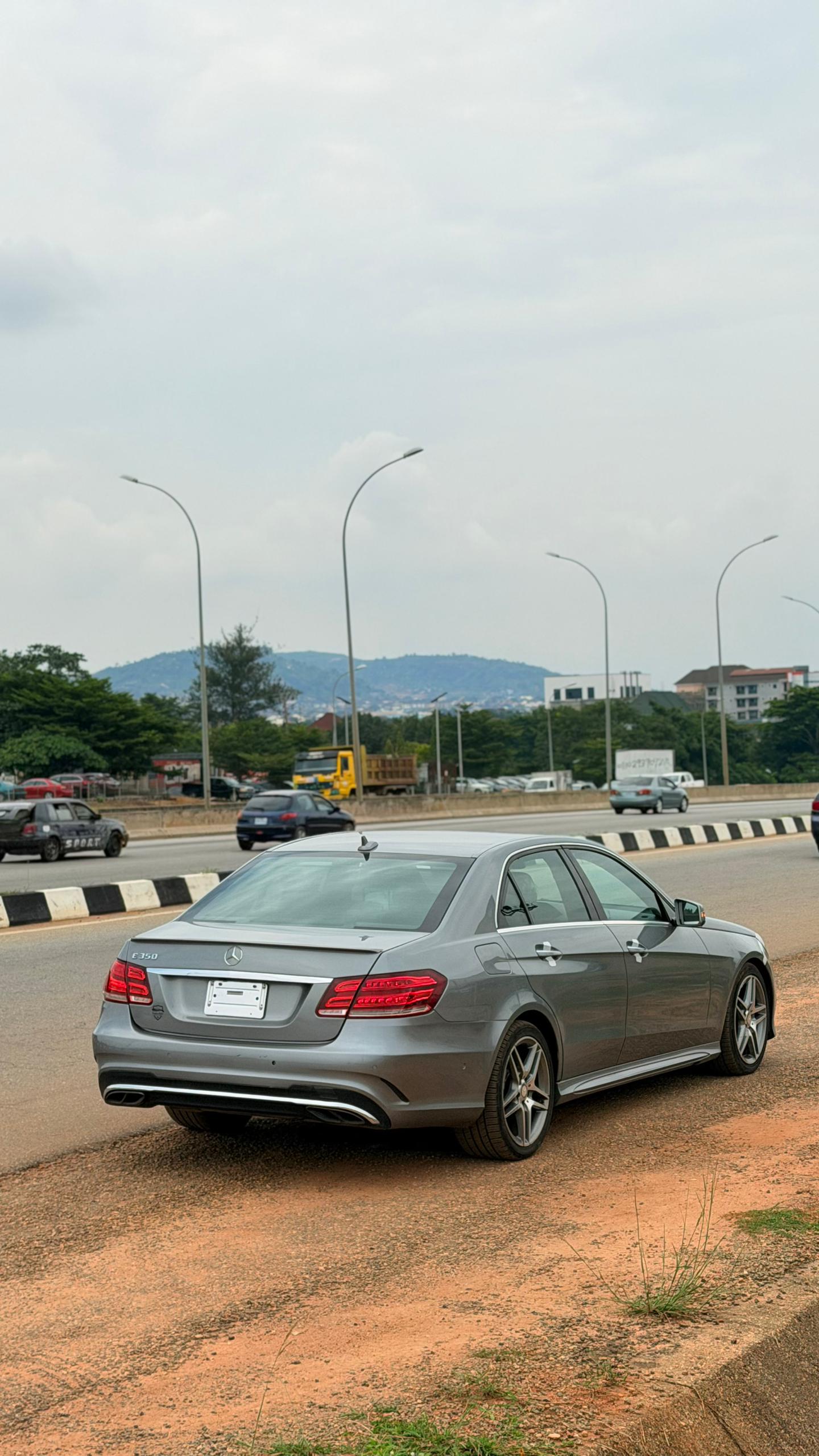 
								DISTRESS SALES🚨FOREIGN USED 🇺🇸 2015 MERCEDEZ BENZ E350 WITH PUSH TO START, SUNROOF, REVERSE CAMERA AND VERIFIED DUTY VALID FOR 15.5 MILLION NAIRA full									