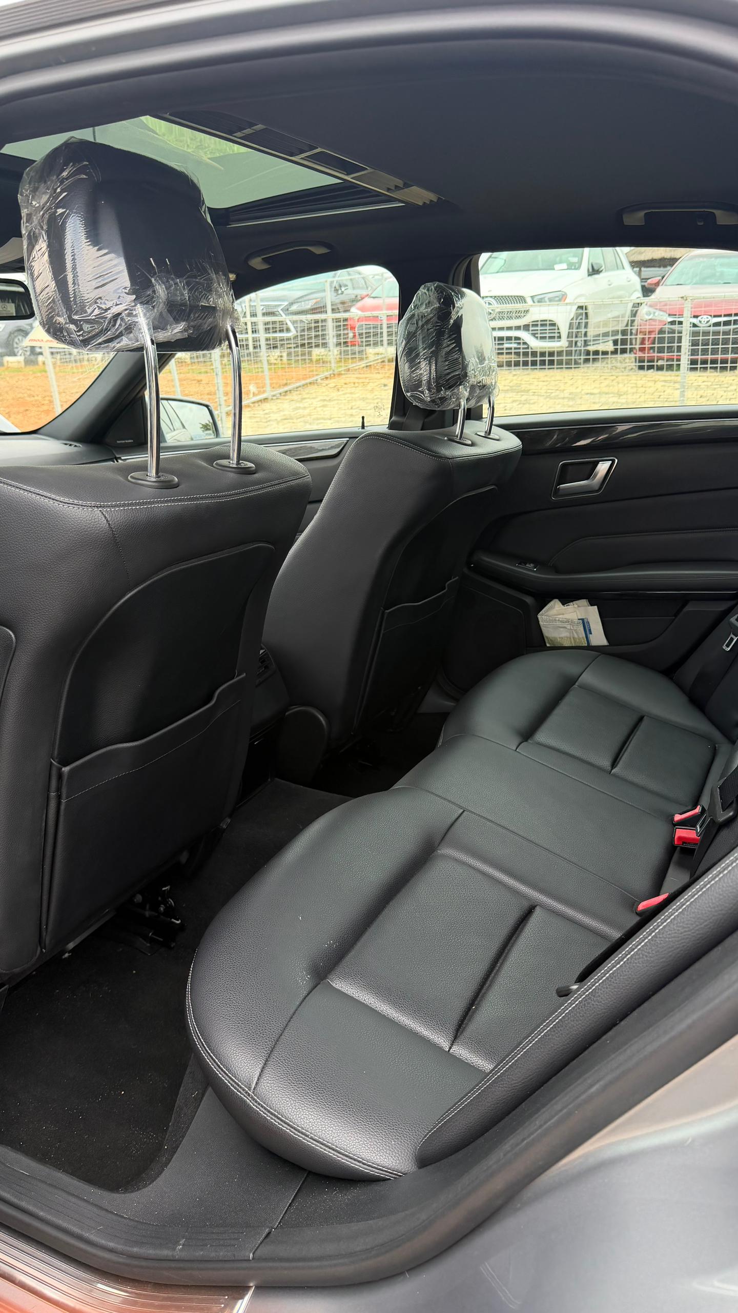 
								DISTRESS SALES🚨FOREIGN USED 🇺🇸 2015 MERCEDEZ BENZ E350 WITH PUSH TO START, SUNROOF, REVERSE CAMERA AND VERIFIED DUTY VALID FOR 15.5 MILLION NAIRA full									