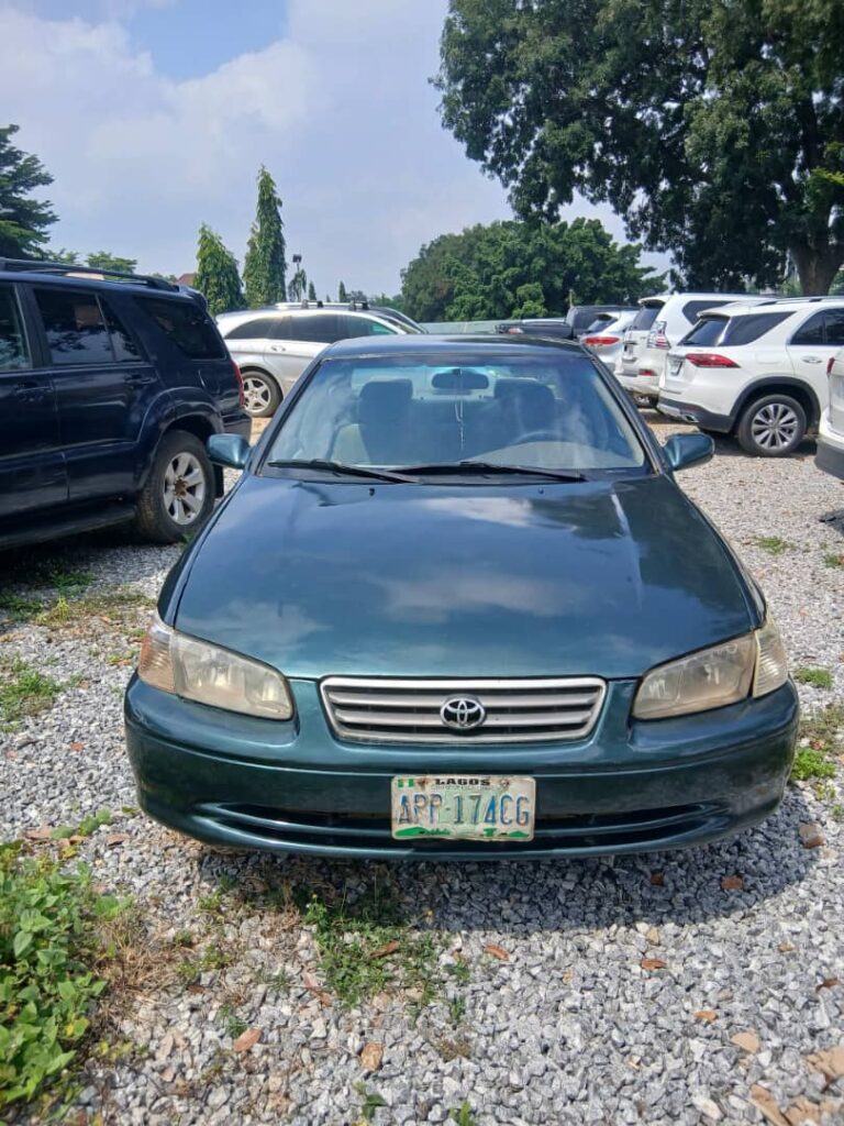 QUICK DEAL 2001 TOYOTA CAMRY (PENCIL LIGHT)⚡⚡ WITH PROPER DOCUMENTATION  PRICE:2.950M 📍ABUJA