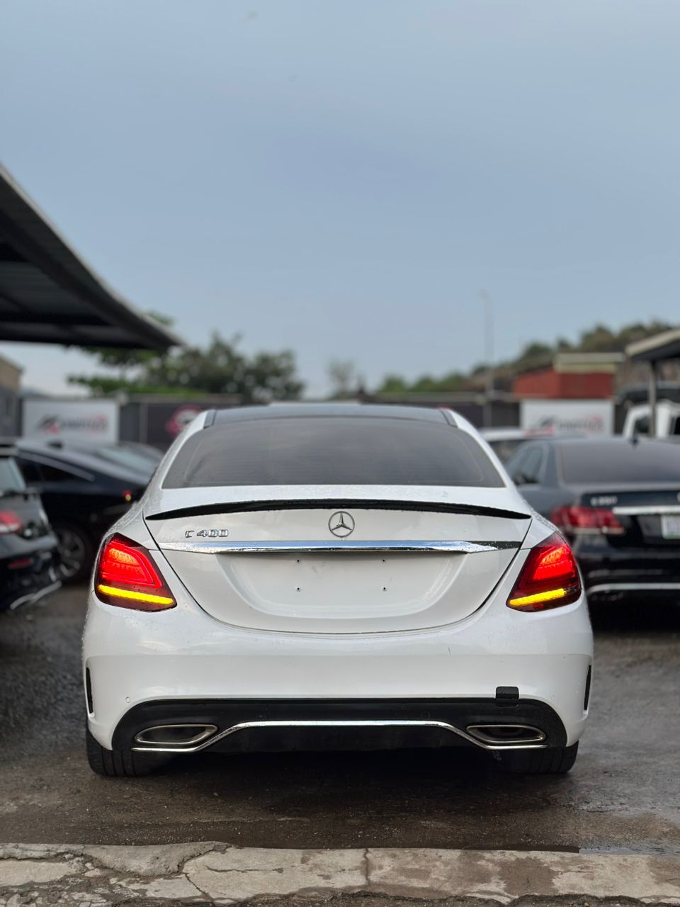 
								Distress Sale!!! Foreign Used Mercedes Benz C400 Everything blessed  All features fully functional  Complete buy and flex  Price: 23m  Settlement:TBD Rush now before you hear SOLD full									