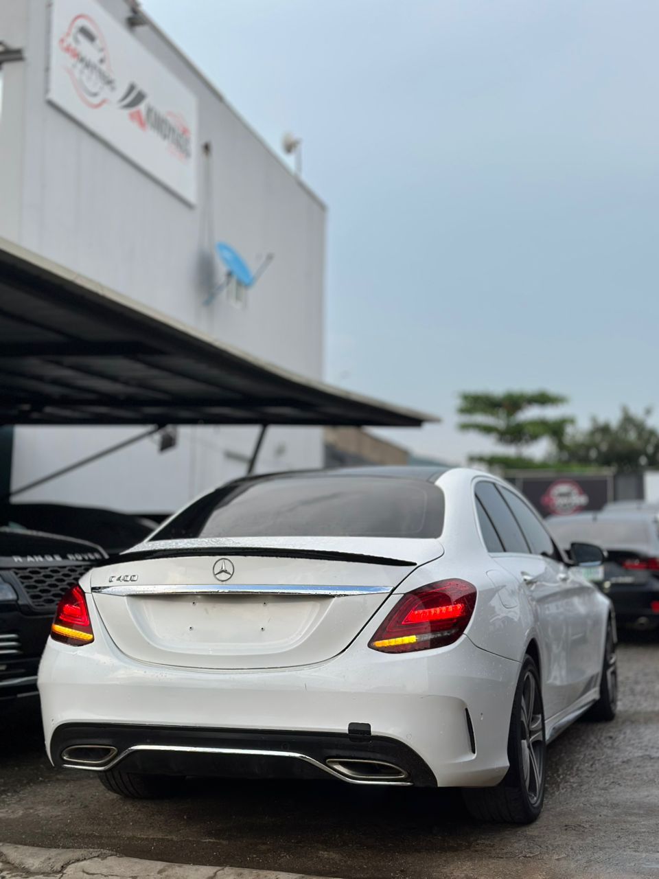 
								Distress Sale!!! Foreign Used Mercedes Benz C400 Everything blessed  All features fully functional  Complete buy and flex  Price: 23m  Settlement:TBD Rush now before you hear SOLD full									