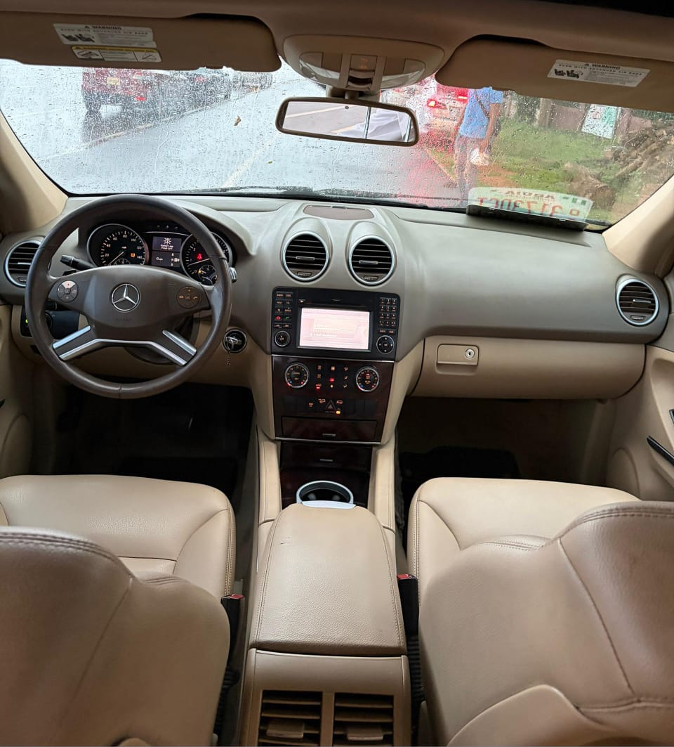
								NEATLY USED 2010 MERCEDES-BENZ ML350 WITH PROPER DOCUMENTATION GOING FOR 7.5M ABUJA DEAL full									