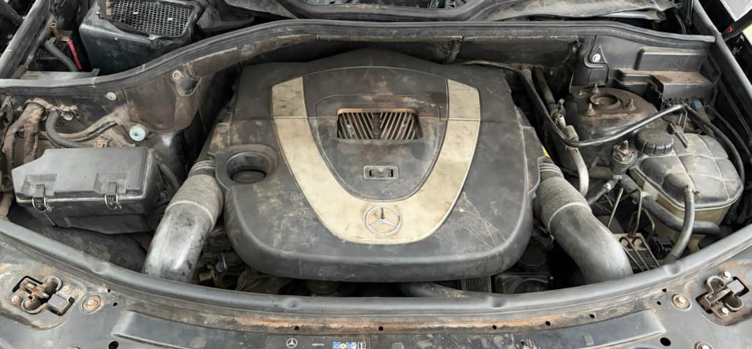 
								NEATLY USED 2010 MERCEDES-BENZ ML350 WITH PROPER DOCUMENTATION GOING FOR 7.5M ABUJA DEAL full									