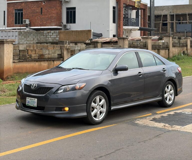 NEATLY USED 2009 TOYOTA CAMRY SE NOTHING TO FIX WITH ORIGINAL CUSTOM DUTY GOING FOR 6.9M ABUJA DEAL