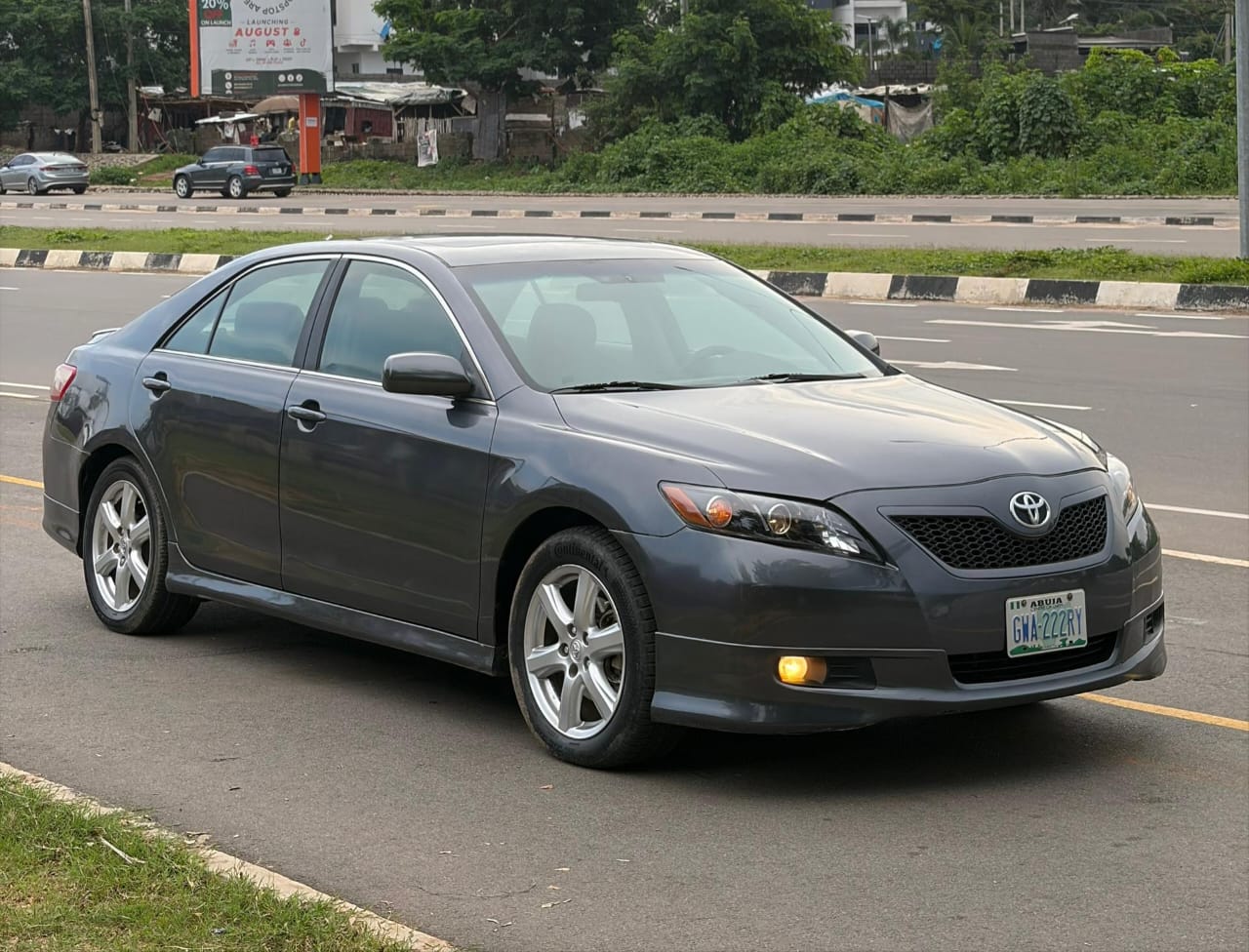 
								NEATLY USED 2009 TOYOTA CAMRY SE NOTHING TO FIX WITH ORIGINAL CUSTOM DUTY GOING FOR 6.9M ABUJA DEAL full									